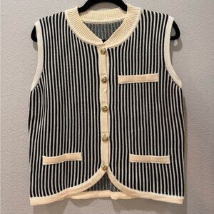 🤍🖤 Stunning Cream & Black Striped Sweater Vest w/ Gold Button Detail 🤍🖤